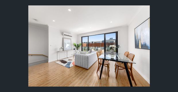 Stylish three-bedroom townhouse in the Heart of Burwood - Photo 1