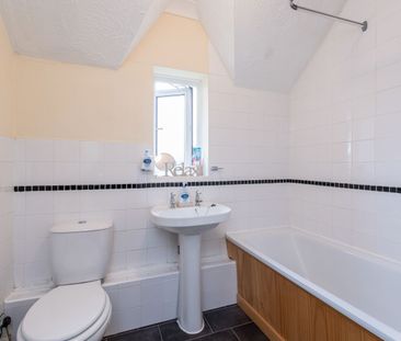 2 Bedroom - Photo 4