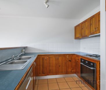 Beautifully Updated Townhouse Moments from Oxford Street!! - Photo 3