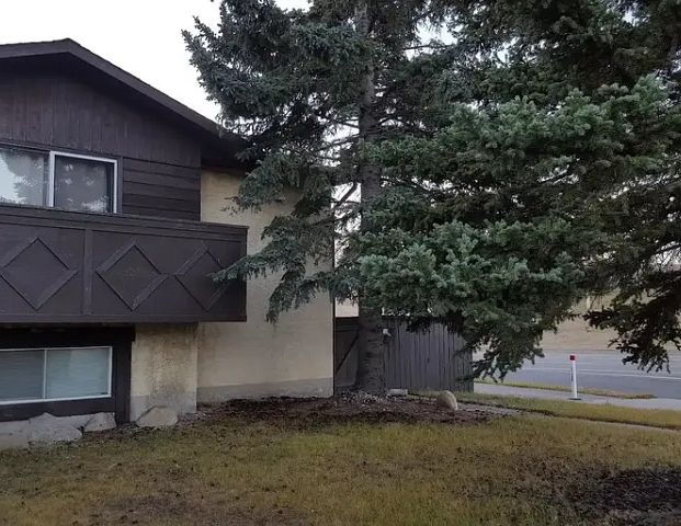 Nice Duplex in Beddington Heights 4 bedrooms | 6 Berkley Gate NW, Calgary - Photo 1