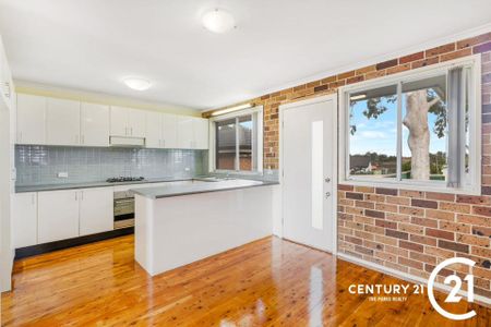 Charming Three Bedroom Home - Photo 4