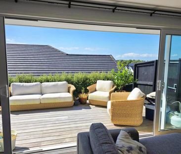 Modern, Spacious Family Home in Popular ... - Photo 2