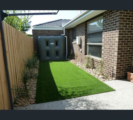 2/2 Arvern Avenue St, Avondale Heights, Vic 3034 - Photo 2