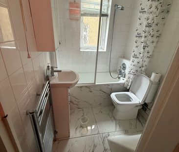 2 Bed Semi-Detached House, Sunridge Avenue, LU2 - Photo 3