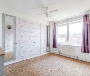 3 bedroom end of terrace house to rent - Photo 2