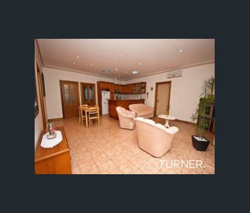 Lovely Large 4 Bedroom Home - Photo 1