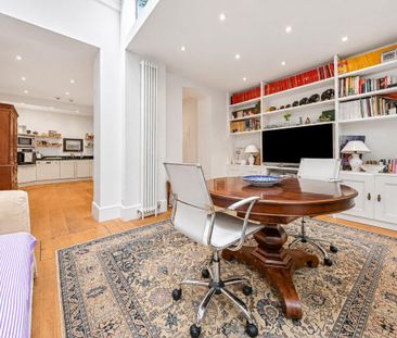 An elegant Grade II listed family home extending to over 3,000 sq ft, with a private garden - Photo 6