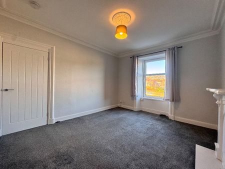 4 bedroom flat to rent - Photo 2