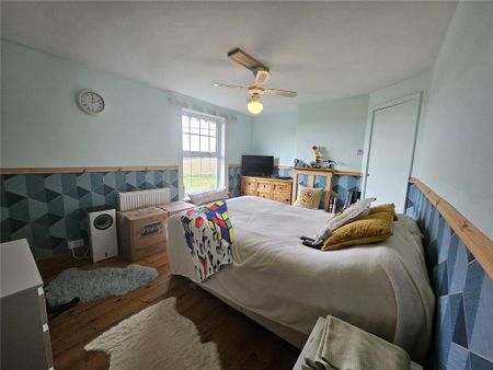 4 bedroom semi-detached house to rent - Photo 2