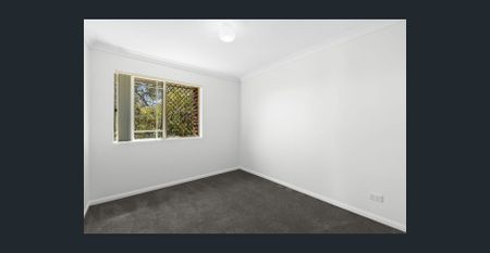 Coastal Convenience on Your Doorstep — 200m to the Broadwater! Unfurnished - Photo 5