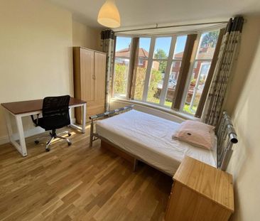 4 bedroom semi-detached house to rent - Photo 6