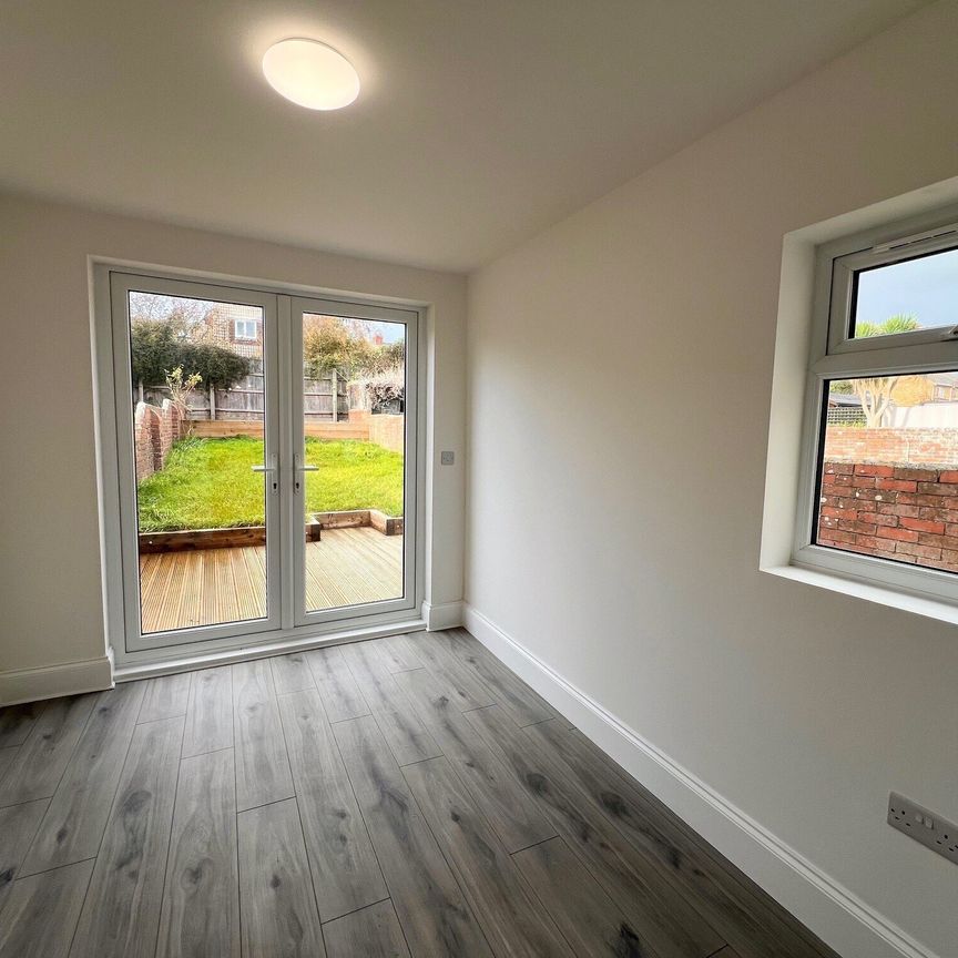 Williams Avenue, Weymouth - Photo 1