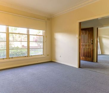 CENTRAL HOME! - Photo 3