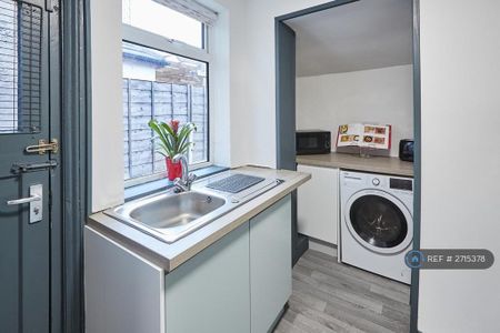 1 bedroom in a house share to rent - Photo 5