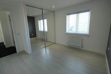 4 bedroom detached house to rent - Photo 4