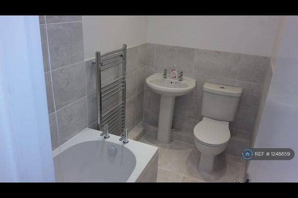 3 bedroom terraced house to rent - Photo 1