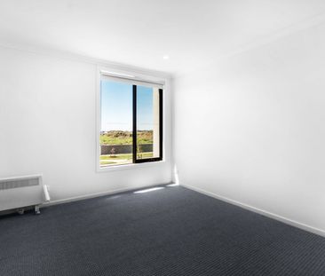 Modern 2-Bedroom Townhouse in Convenient Mickleham Location - Photo 3