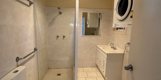 One bedroom unit in the heart of town - Photo 3