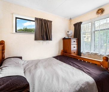 Spacious Family Home in the Heart of Wainuiomata! - Photo 5