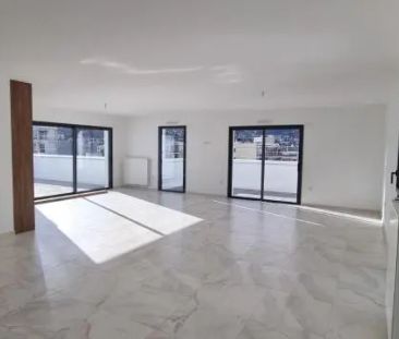 Appartement à louer 4 pièces 147.7m² - Photo 2