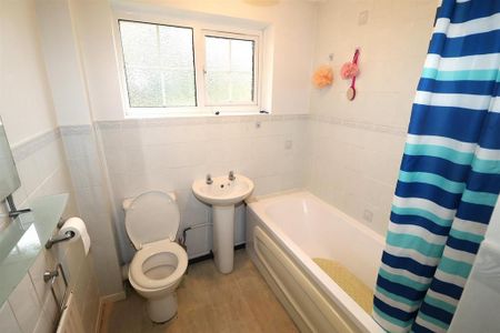 2 bedroom terraced house to rent - Photo 4