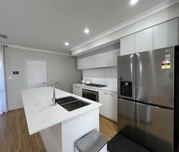 Modern Family Home - Photo 2