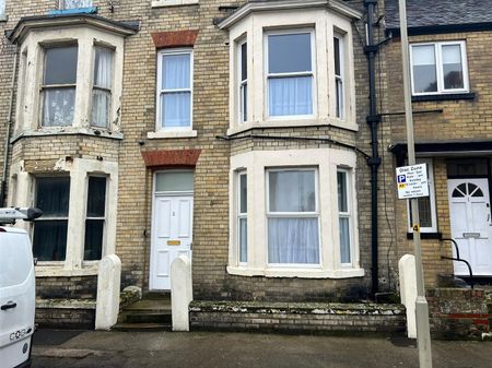 Queens Terrace, Scarborough - Photo 3