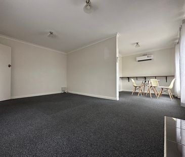 Renovated Family Home on a Flat Block - Prime Location - Photo 2