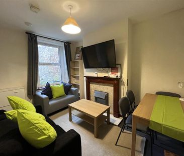 3 bedroom private hall to rent - Photo 1