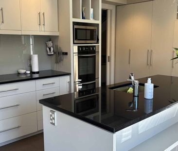 Spacious home on illustrious Cotter Avenue - Photo 3