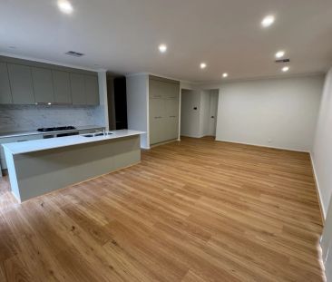 Brand-New Family Home in Riverlea Park - Photo 4