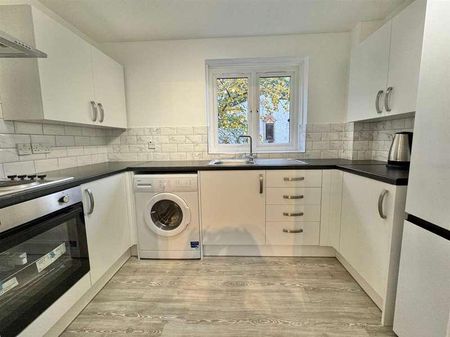 Community Road, Greenford, UB6 - Photo 4