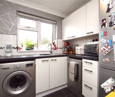 2 bed First Floor Flat for rent - Photo 3