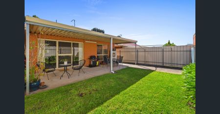 Low maintenance home in leafy location! - Photo 4