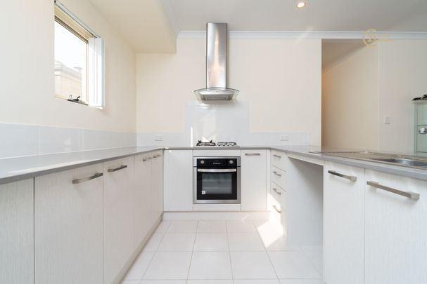 Close to All Amenities and Parklands @$750 Per Week - Photo 1