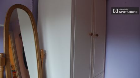 Decorated room in shared apartment in Killiney, Dublin - Photo 5