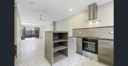 TWO BEDROOM TOWNHOUSE WITH PRIVATE COURTYARD - Photo 5