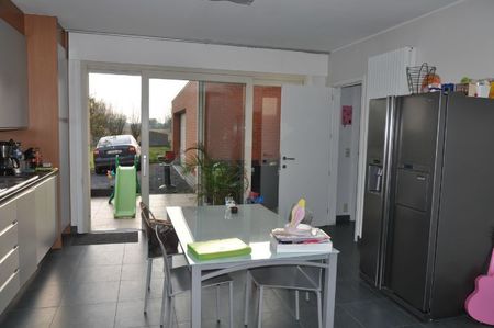 Rustig gelegen gerenoveerde woning met ruime tuin en garage. - Photo 2