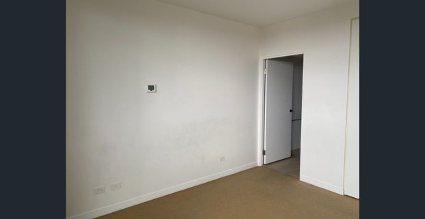 Unfurnished 2 Bedroom 2 Bathroom Apartment with 1 carpark in CBD - Photo 1