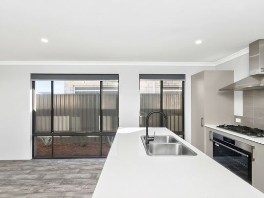 Seaside home awaits - Photo 1