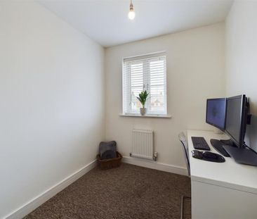 3 bedroom semi-detached house to rent - Photo 3