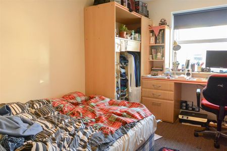 Room, 4 Headingley Rise Welton Road, Hyde Park, Leeds, LS6 1EE - Photo 4