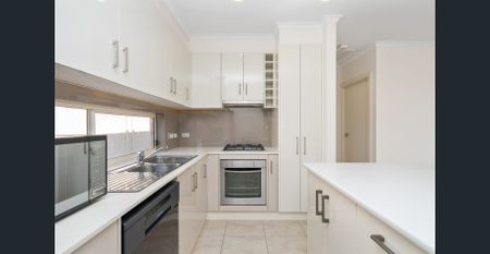 Fully furnished, 2 bedroom Townhouse. - Photo 4