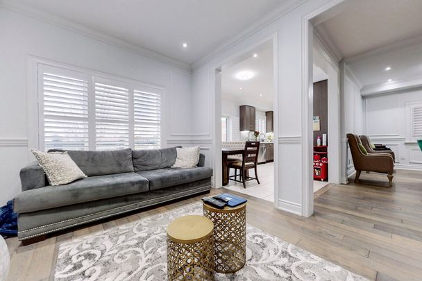 For Lease - 280 Miller Park Avenue, Bradford West Gwillimbury, Ontario - Photo 1