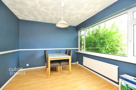 3 bedroom chalet to rent - Photo 2