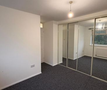3 bedroom end of terrace house to rent - Photo 3