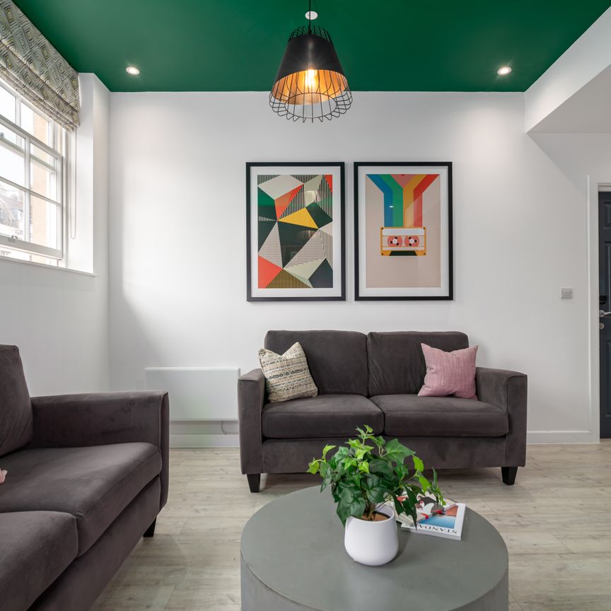 Park Street Room 1 - Photo 1