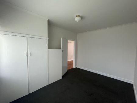 One bedroom unit - Photo 4