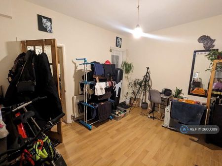 2 bedroom end of terrace house to rent - Photo 3