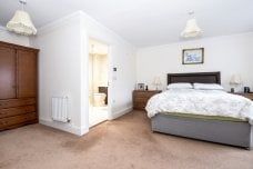 5 bedroom detached house to rent - Photo 2